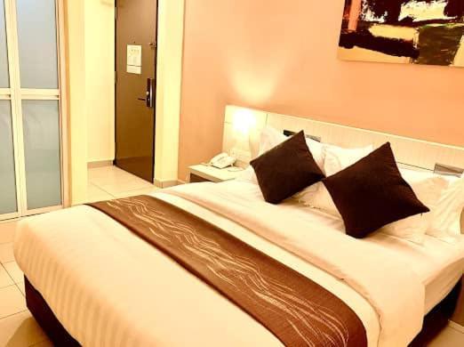 Kluang Riverview Hotel ภายนอก รูปภาพ