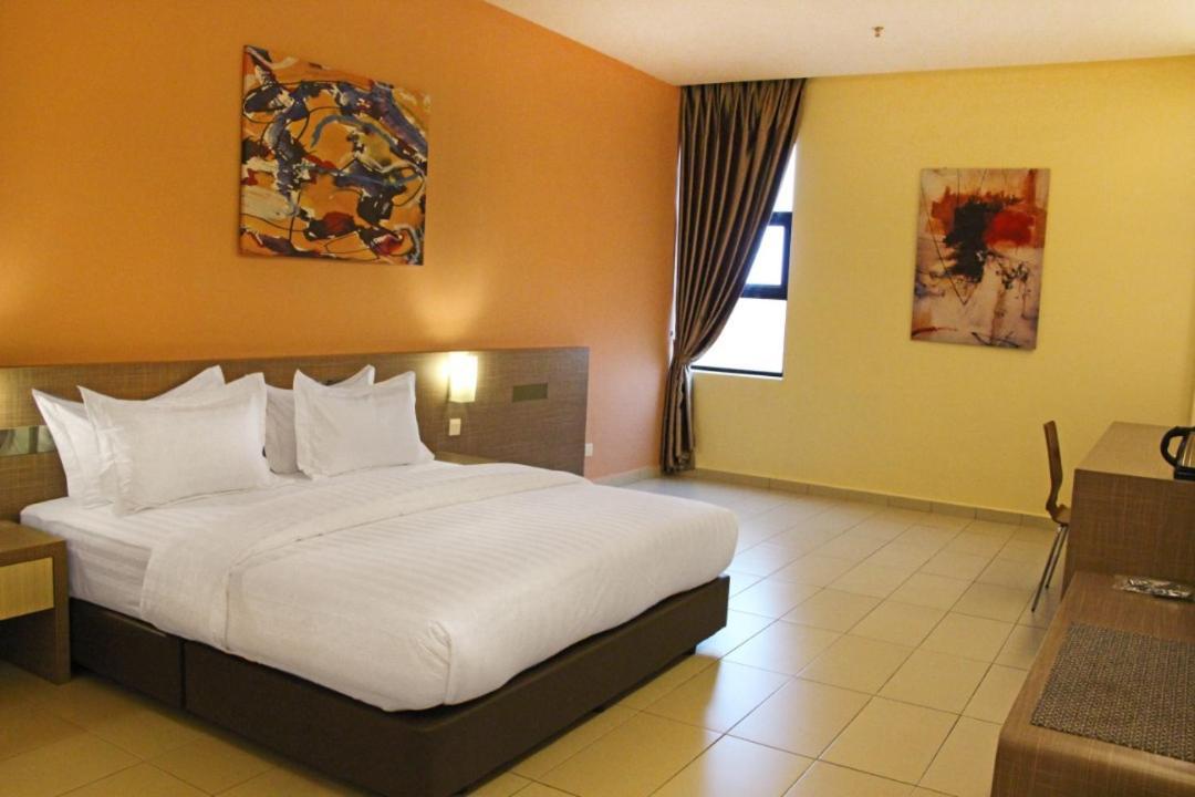 Kluang Riverview Hotel ภายนอก รูปภาพ