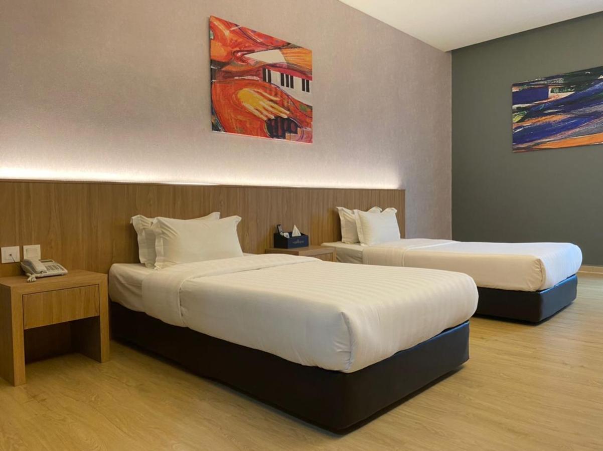 Kluang Riverview Hotel ภายนอก รูปภาพ